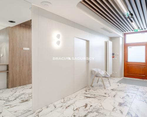 5 gabinetów zabiegowych / parking / ul. Józefińska