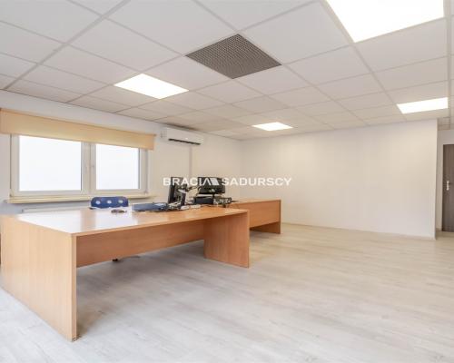 Lokal / ul. Przewóz / parking