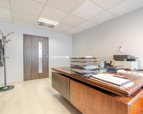 Lokal / ul. Przewóz / parking