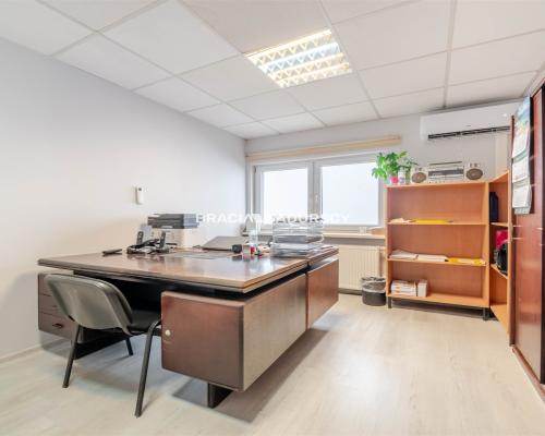 Lokal / ul. Przewóz / parking