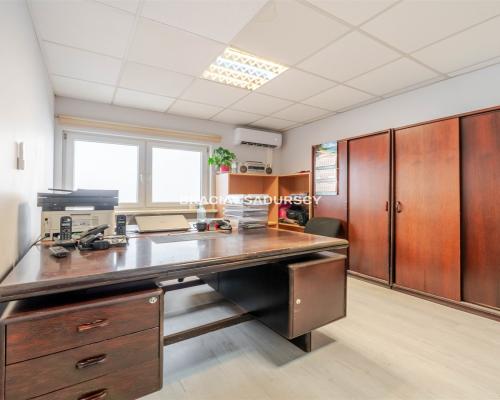 Lokal / ul. Przewóz / parking