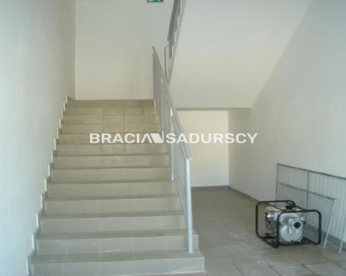 *Zdjęcia należą do właściciela oferty.      
 
KRAK&Oacute;W - PŁASZ&Oacute;W , blisko węzła BIEŻAN&Oacute;W na autostradzie A4