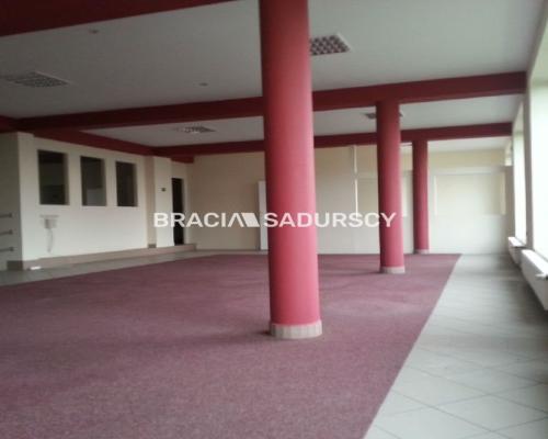 *Zdjęcia należą do właściciela oferty.  
 
Polecamy do wynajęcia lokal o powierzchni 265 m2, usytuowany na I piętrze budynku pr