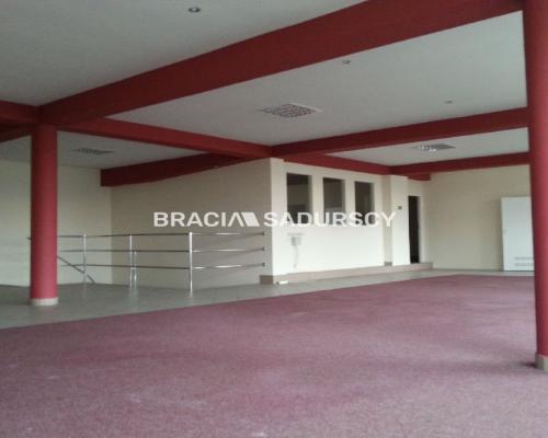 *Zdjęcia należą do właściciela oferty.  
 
Polecamy do wynajęcia lokal o powierzchni 265 m2, usytuowany na I piętrze budynku pr