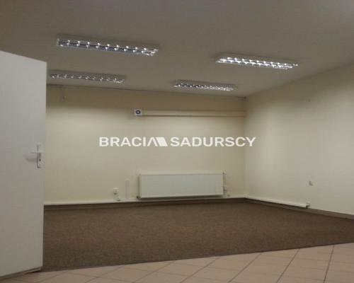 *Zdjęcia należą do właściciela oferty.  
 
Polecamy do wynajęcia lokal o powierzchni 265 m2, usytuowany na I piętrze budynku pr