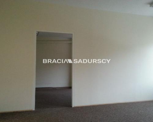 *Zdjęcia należą do właściciela oferty.  
 
Polecamy do wynajęcia lokal o powierzchni 265 m2, usytuowany na I piętrze budynku pr