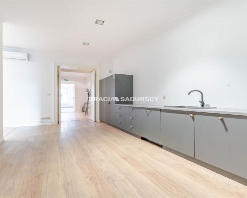 Ekskluzywny lokal do wynajęcia w prestiżowej kamienicy - Stare Miasto, Krak&oacute;w  

 Do wynajęcia wyjątkowy lokal położony