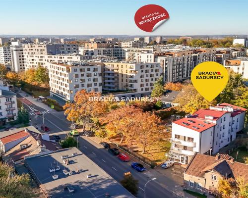 Lokal mieszkalno-usługowy w centrum.