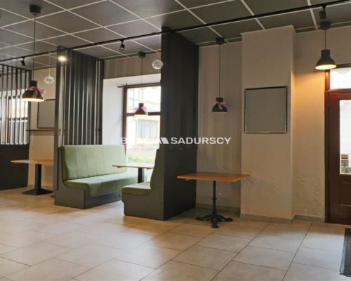 Tarnów, Stare Miasto, ul. Rybna/Wałowa. Lokal usługowy o łącznej pow. 267,99 m 2 .   Lokal dwupoziomowy: piwnica i par