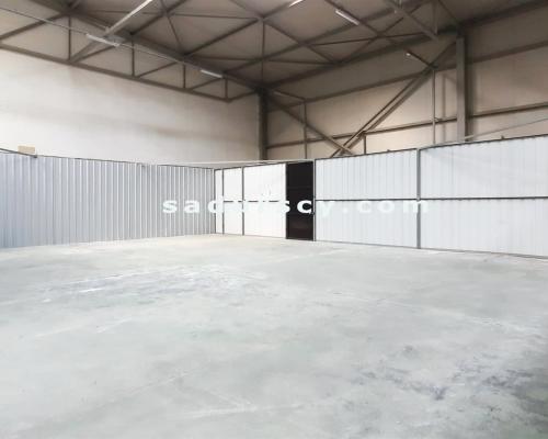 Hala magazynowa 275m 2  bez filarów w Piasecznie, z wjazdem z poziomu 0.   
 
Hala murowana, ogrzewana, ocieplona wełną mineral