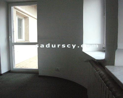 Doskonale położony obok stacji metra lokal biurowy na Mokotowie. 12 pomieszczeń biurowych, serwerownia,  okablowanie, zaplecze