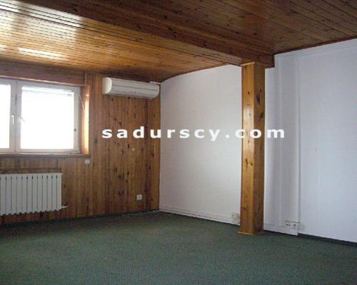 Doskonale położony obok stacji metra lokal biurowy na Mokotowie. 12 pomieszczeń biurowych, serwerownia,  okablowanie, zaplecze