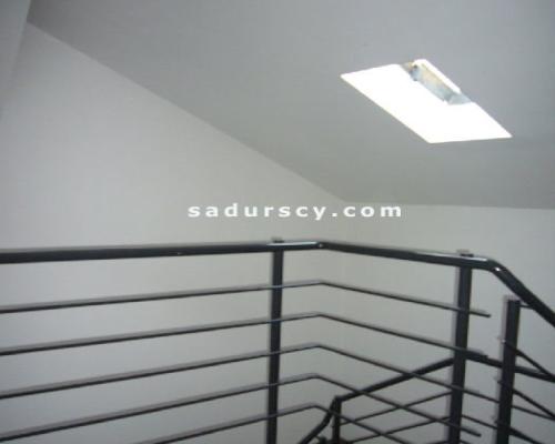 Lokal biurowo-usługowy     80 m 2      w centrum Piaseczna na III piętrze w budynku usługowo-biurowym w ciągu handlowo-usługowy