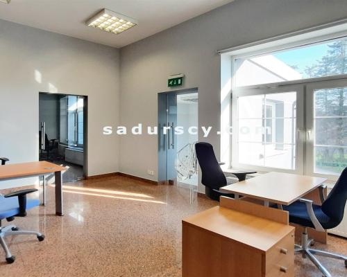 Biuro ok. 112,44m2 w Piasecznie, okolica Józefosławia, z klimatyzacją, monitoringiem, przeszkleniem, parkingiem.   

  Dwie kon