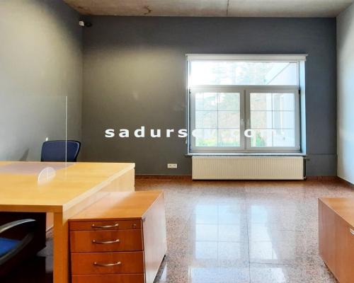 Biuro ok. 112,44m2 w Piasecznie, okolica Józefosławia, z klimatyzacją, monitoringiem, przeszkleniem, parkingiem.   

  Dwie kon