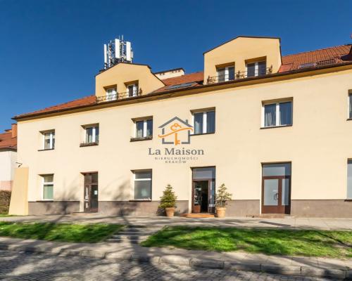 Lokal frontowy do wynajęcia. Dowolna działalność.