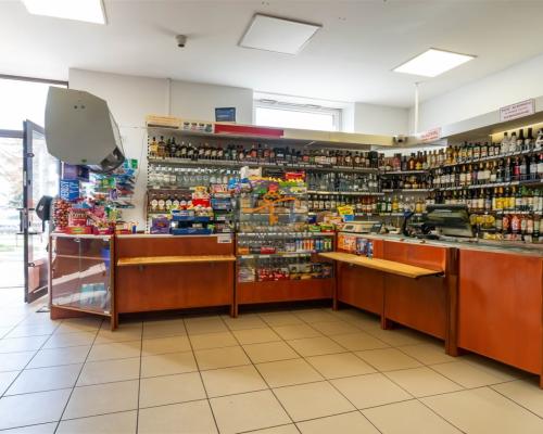 Lokal frontowy do wynajęcia. Dowolna działalność.