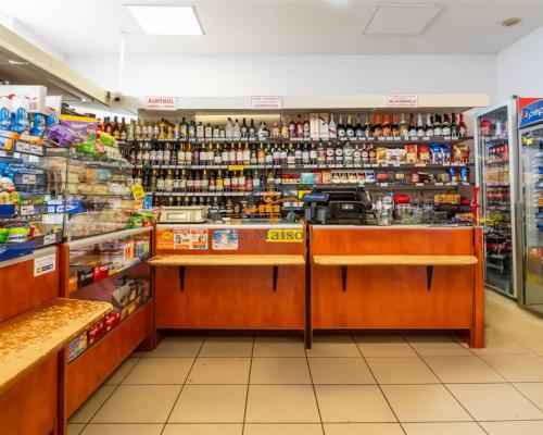 Lokal frontowy do wynajęcia. Dowolna działalność.