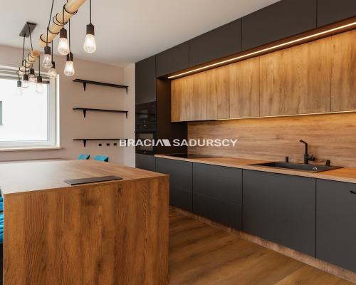 3 pok z ogródkiem w Modlnicy.