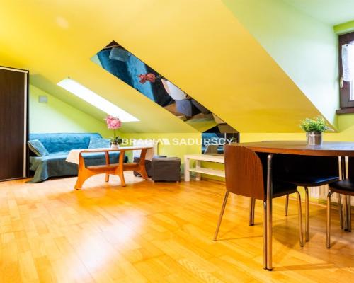 2-POKOJOWE MIESZKANIE W ODRESTAUROWANEJ KAMIENICY