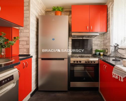 2 pokoje + osobna kuchnia, blisko tramwaj, Park