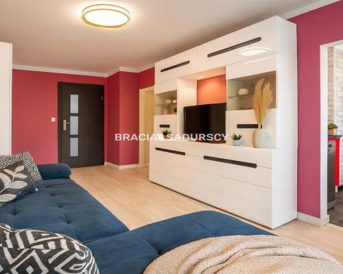 2 pokoje + osobna kuchnia, blisko tramwaj, Park