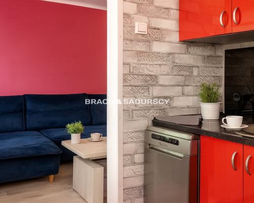 2 pokoje + osobna kuchnia, blisko tramwaj, Park