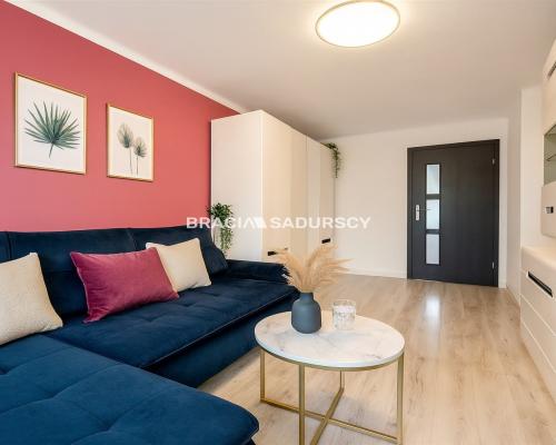 2 pokoje + osobna kuchnia, blisko tramwaj, Park