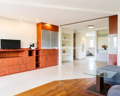 3-pokojowe mieszkanie z loggią- Zawodzie