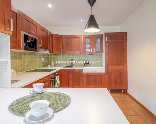 3-pok./Bronowice Małe/zamykany garaż/ul.Głowackieg