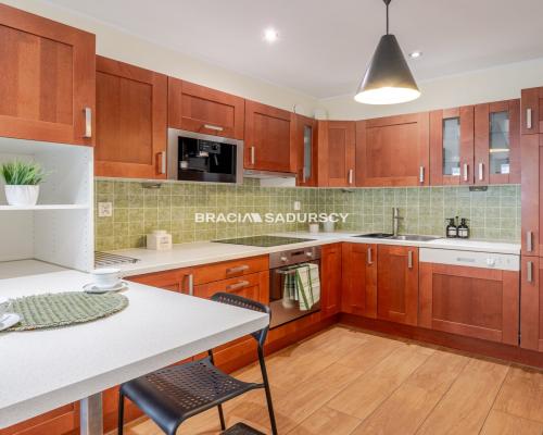 3-pok./Bronowice Małe/zamykany garaż/ul.Głowackieg