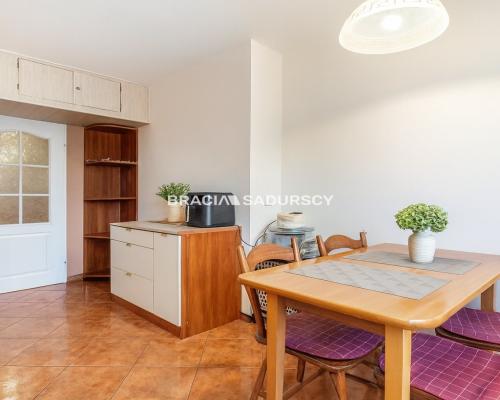 Przytulne 2 pok z osobną Kuchnią os. Oświecenia.