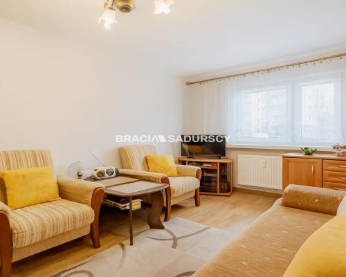 Przytulne 2 pok z osobną Kuchnią os. Oświecenia.