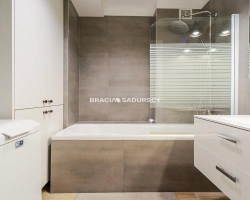 4-pok ul.Petrażyckiego/m.park.