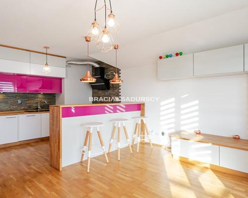 Sprzedam 3 pokoje, balkon, prywatne miejsce post.