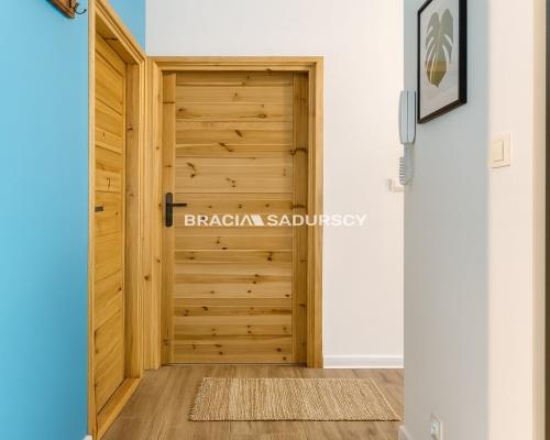 Sprzedam mieszkanie z ogrodem oraz garażem