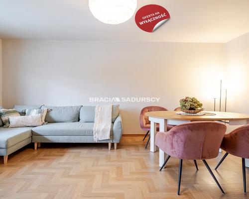 4 pok mieszkanie obok Placu Bohaterów Getta.