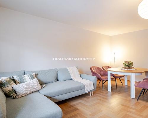 4 pok mieszkanie obok Placu Bohaterów Getta.