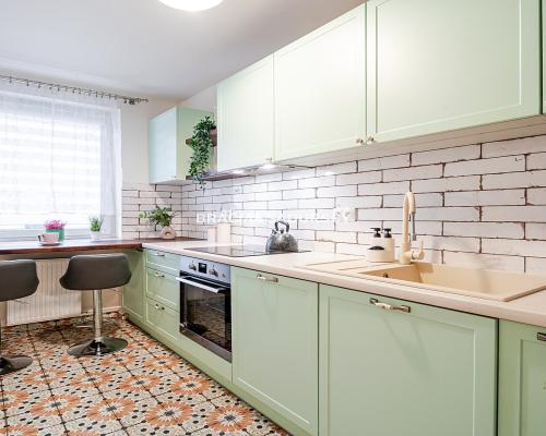 4 pok mieszkanie obok Placu Bohaterów Getta.