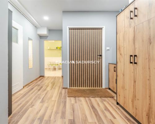 Parter, bez schodów i ograniczeń.