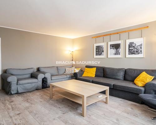 2 pok z osobną kuchnią i balkonem ul. Lipska