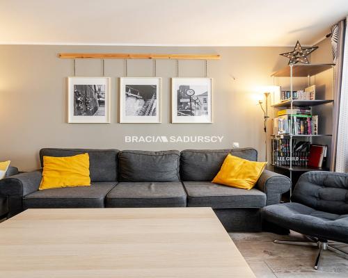 2 pok z osobną kuchnią i balkonem ul. Lipska