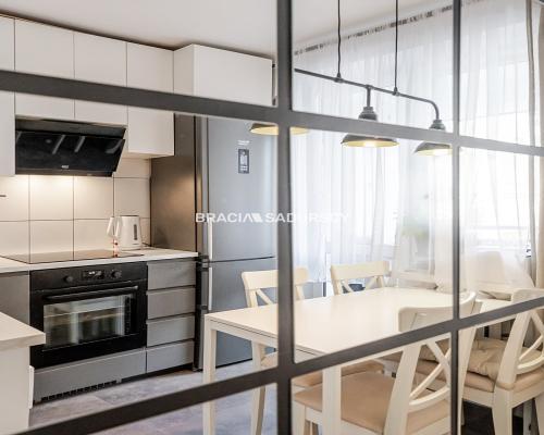 2 pok z osobną kuchnią i balkonem ul. Lipska