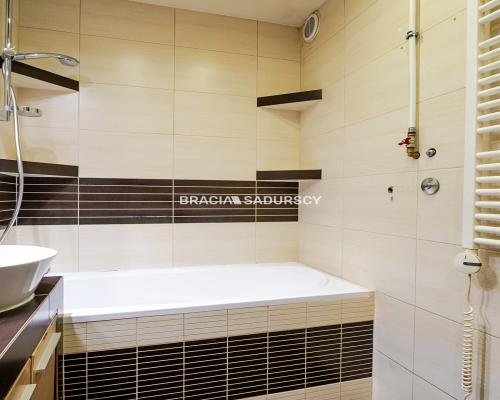 3pok (oddzielne) ok 45,5m2 os.Podwawelskie