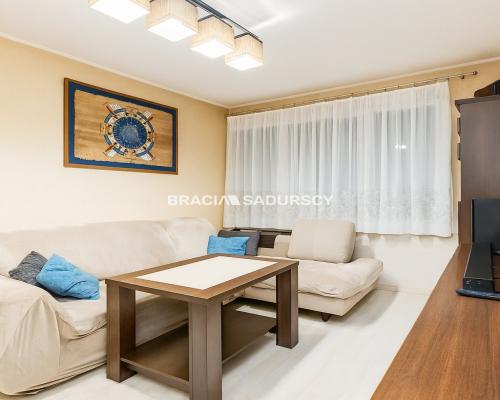 3pok (oddzielne) ok 45,5m2 os.Podwawelskie