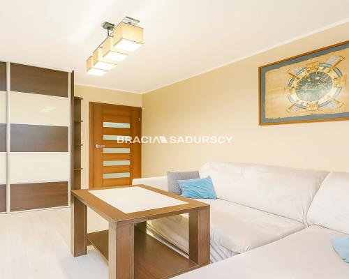 3pok (oddzielne) ok 45,5m2 os.Podwawelskie