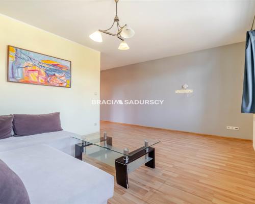 Dwupokojowe, widok na park. Balice.