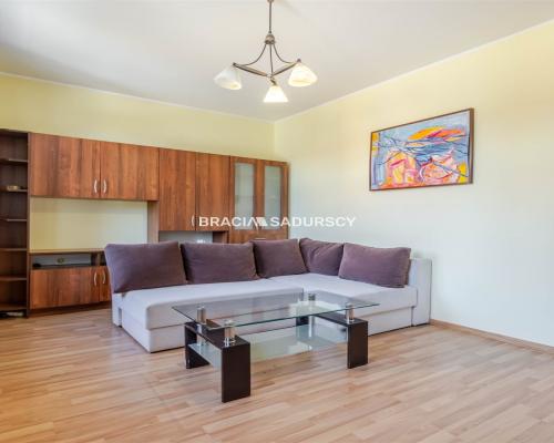 Dwupokojowe, widok na park. Balice.