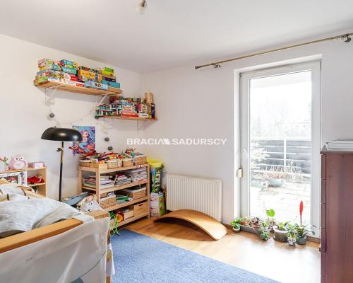 3-pok z dużym tarasem w spokojnej okolicy