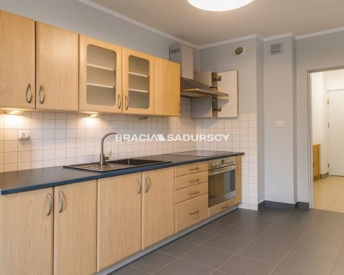 Osobna kuchnia, do wejścia. Prądnik Biały.